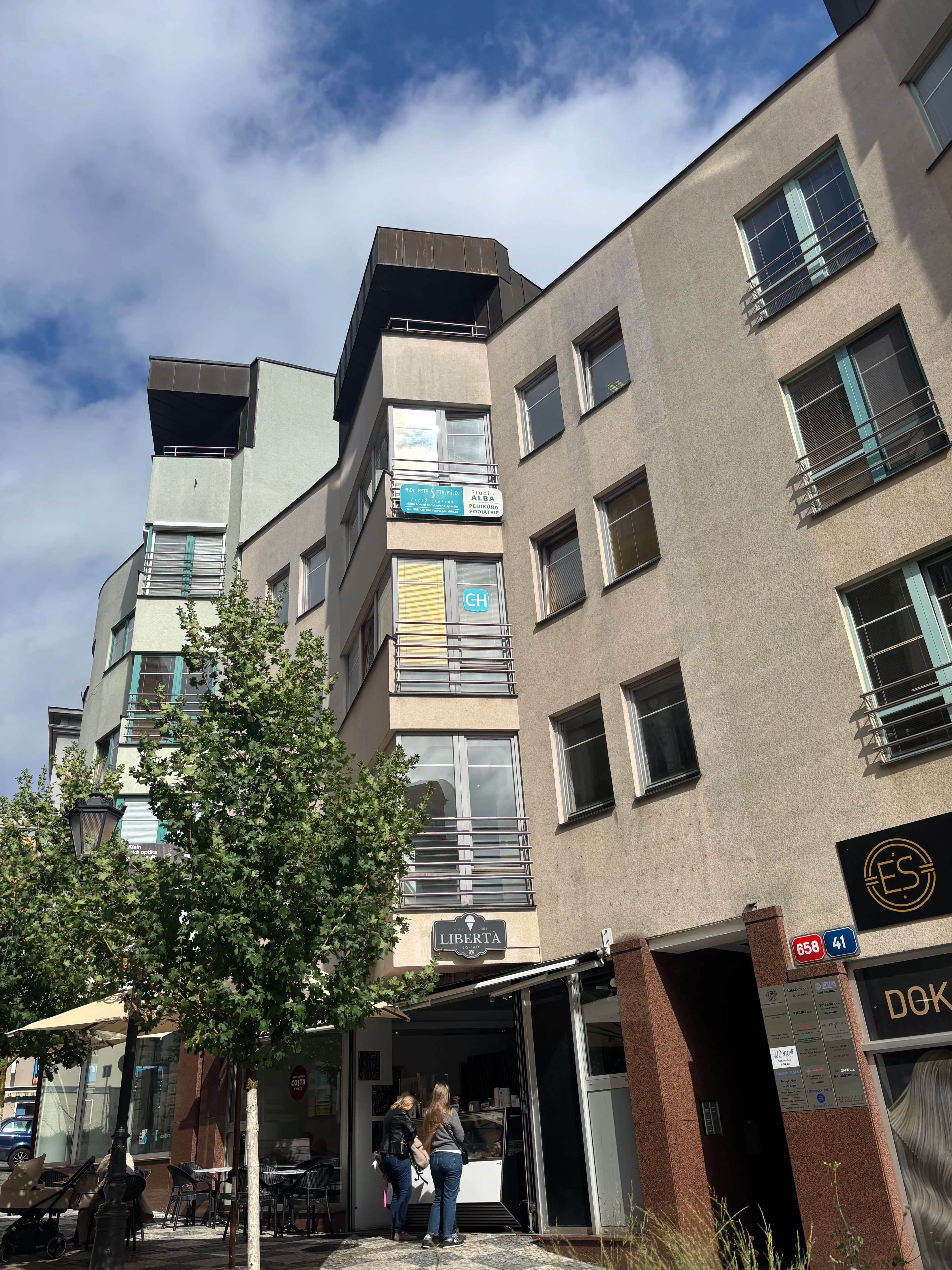 Budova chirurgické ambulance Moskevská v Liberci - moderní zdravotnické zařízení